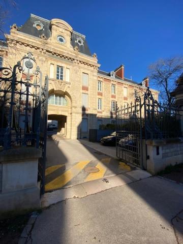 Le Corbeau Et Le Homard, Un Vrai Havre De Paix Leilighet Dijon Eksteriør bilde